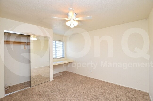 Building Photo - 5019 E Laurel Ln