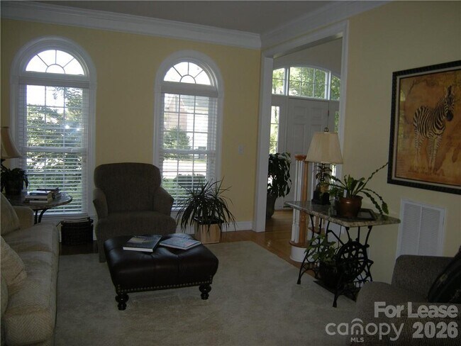 Building Photo - 10306 Gunnison Ln
