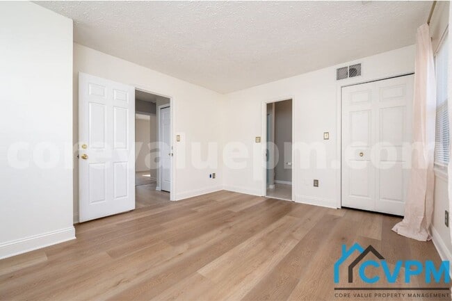 Building Photo - 1290 Holmespun Dr