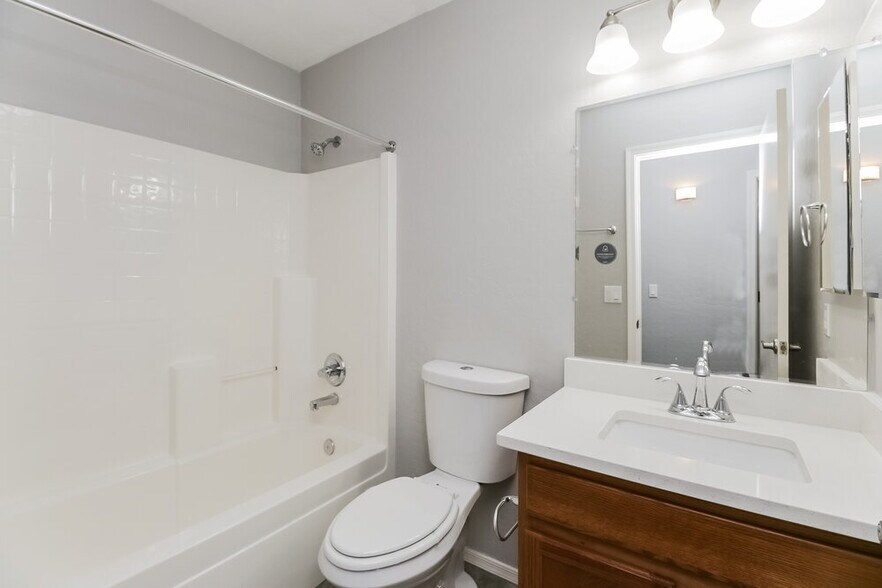 Building Photo - 13748 W Keim Dr
