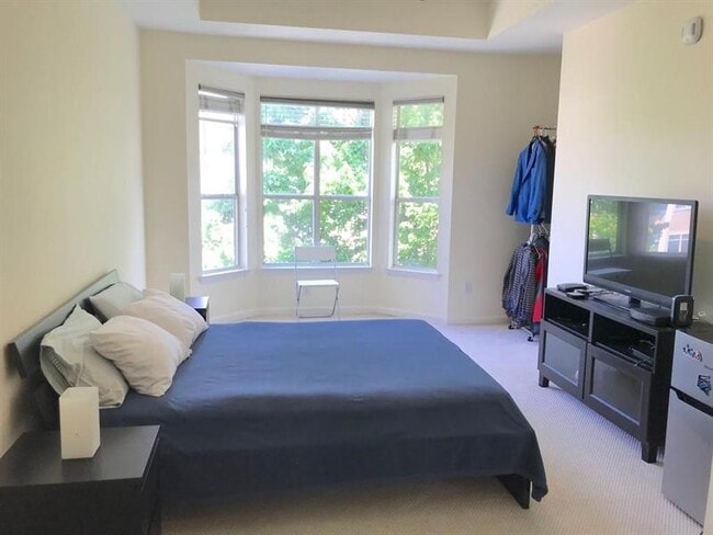 Building Photo - 375 North Highland Avenue Northeast