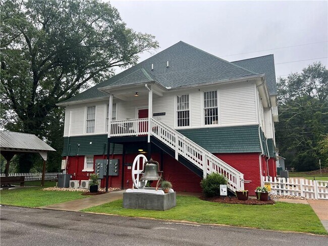 Building Photo - 104 Spring St SE