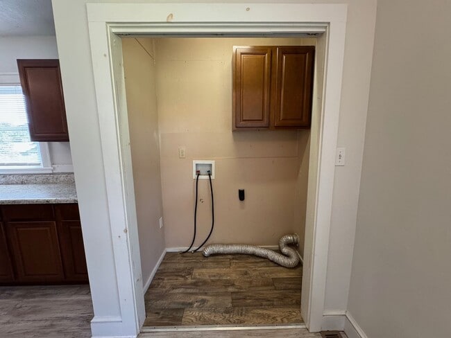 Building Photo - West AVL - Two Bedroom Bungalow Just off H...
