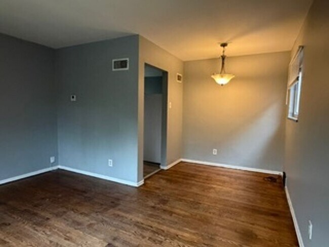 Building Photo - Move in Ready