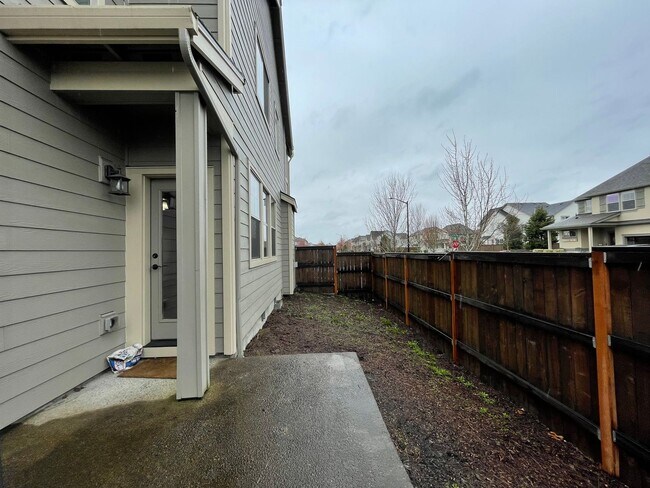 Building Photo - Lovely North Plains 4Bd 2.5Ba Home with Ja...