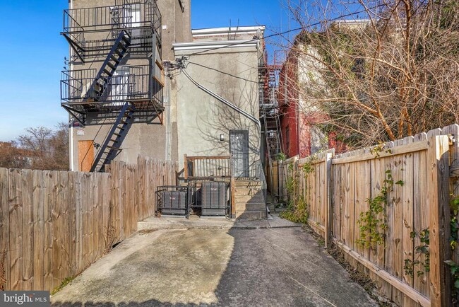 Building Photo - 1339 W Lafayette Ave