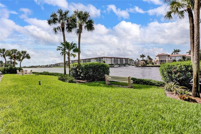 Building Photo - 1160 Hillsboro Mile