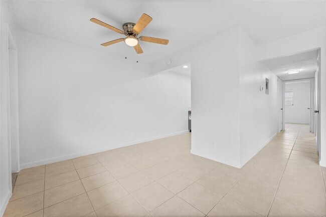 Building Photo - 4165 SW 67th Ave