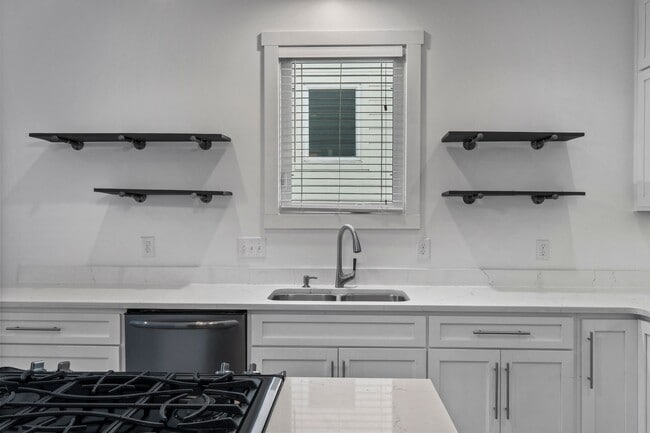 Building Photo - Modern 3 bedroom Home in East Nashville Close to the Most Popular Places in Nashville!