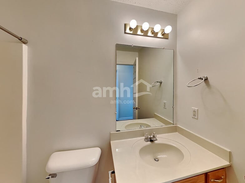 Building Photo - 120 Rose Garden Ln