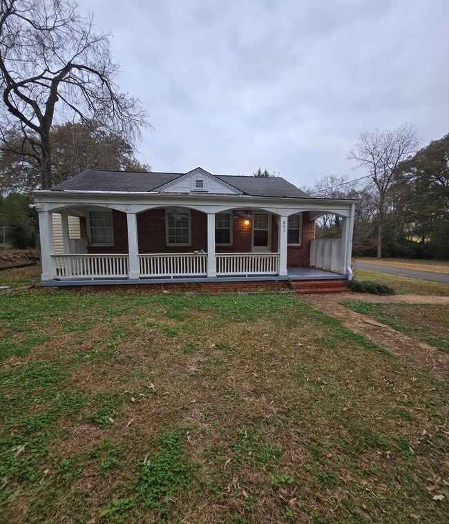 Building Photo - 801 Walnut St