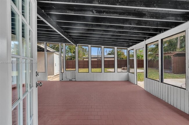 Building Photo - 1600 SW 9th St