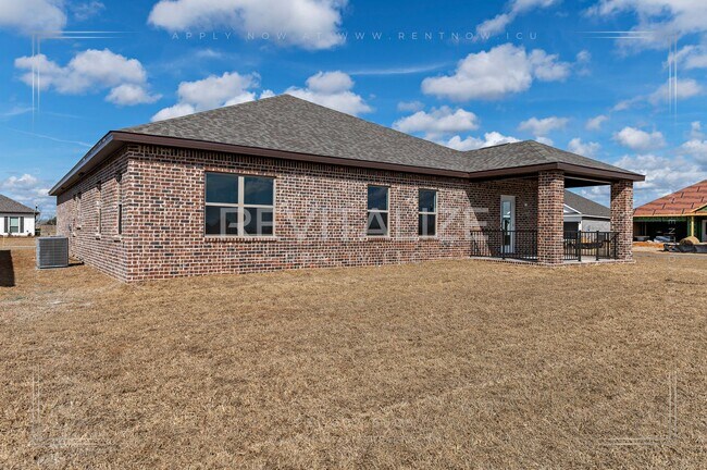 Building Photo - Brand-New 5BR Fairhope Home on Corner Lot with Garage