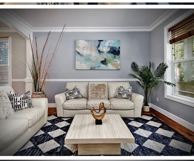 Building Photo - * FULLY FURNISHED * -3 levels, 7 bedrooms , lower level apartment with separate entrance *Home ba...