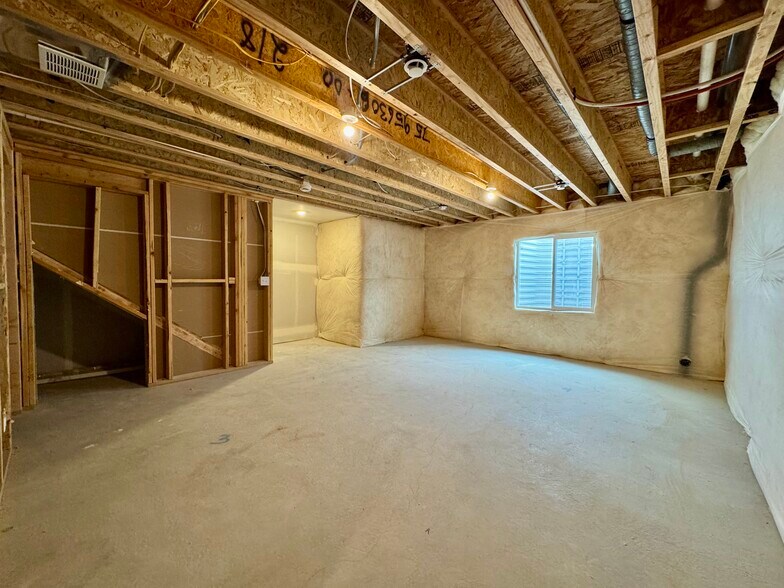 Building Photo - 2071 Sand Holw Dr