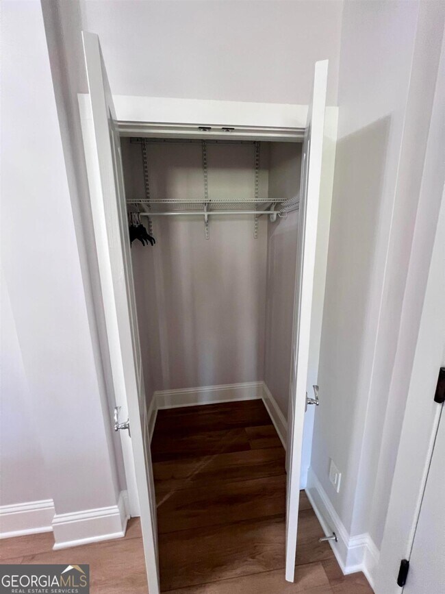 Building Photo - 1040 Creekside