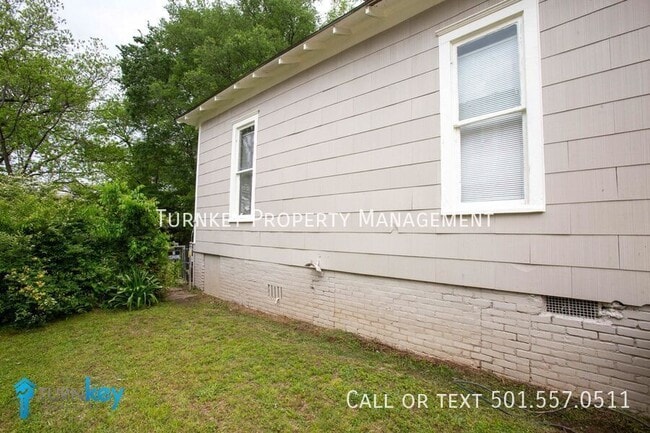 Building Photo - 1622 Hanger St