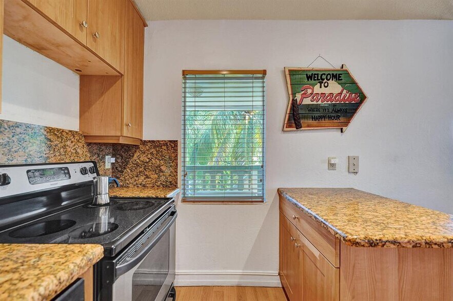 Building Photo - 1423 Holly Heights Dr