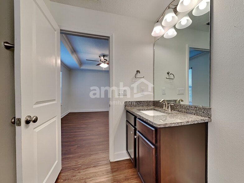 Building Photo - 1215 Tan Tara Trail