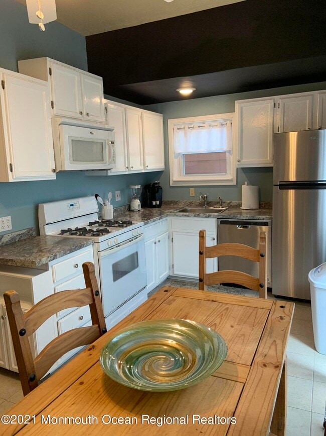 Building Photo - 33 Broadway