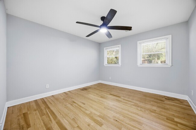 Building Photo - 2717 S Clark Dr