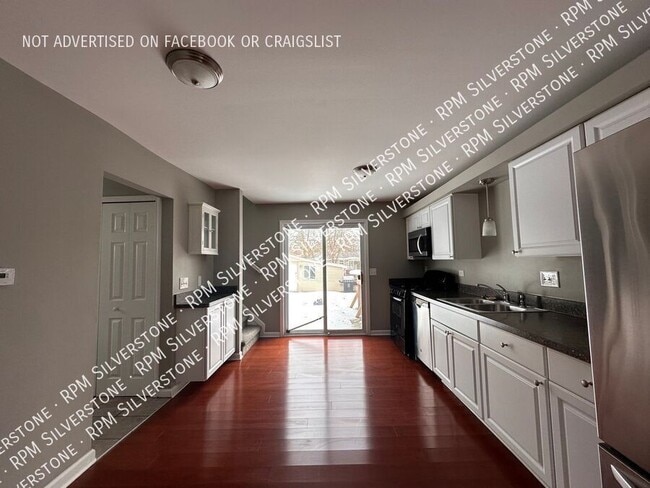 Building Photo - 3113 Emmons Ave