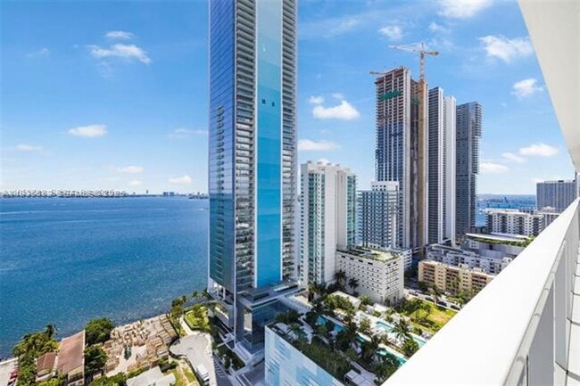 Building Photo - 600 NE 27th St