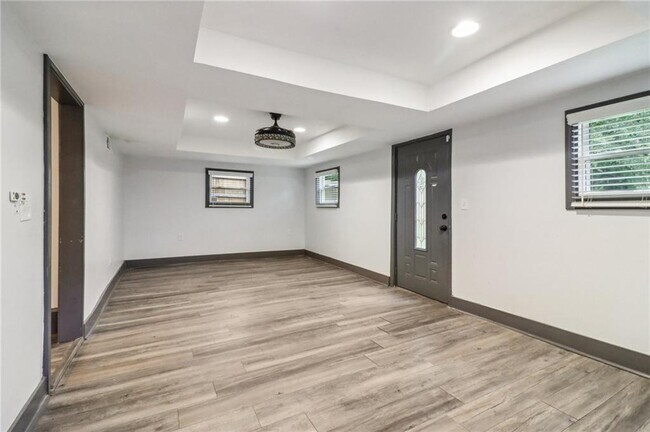 Building Photo - 1393 Westview Dr SW