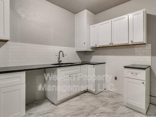 Building Photo - 1605 Cynthia Dr