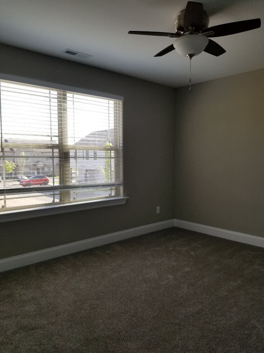 Building Photo - 555 Gresham Ln