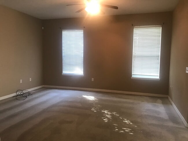 Building Photo - PENDING APPLICATION-MOVE IN SPECIAL- Beautiful 3/2.5 Harmony Condo.