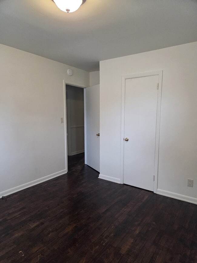 Building Photo - 202 Bingham St