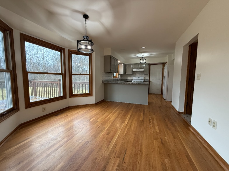 Kitchen and Breakfast room - 10255 Cedarwood Dr