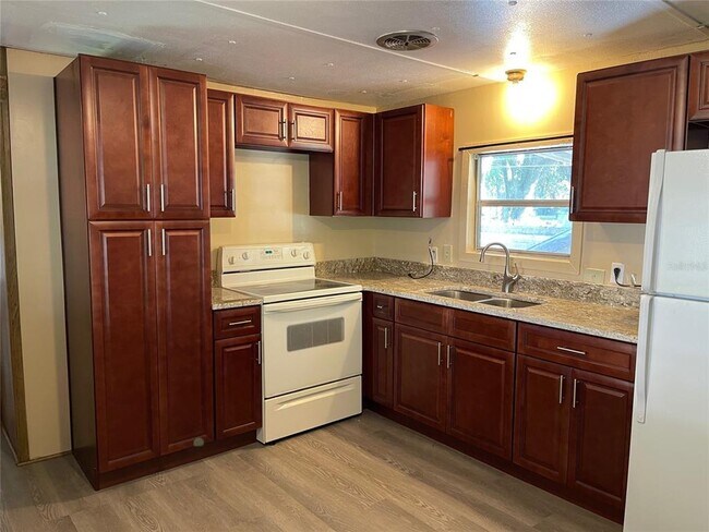 Building Photo - 3501 Forest Dr