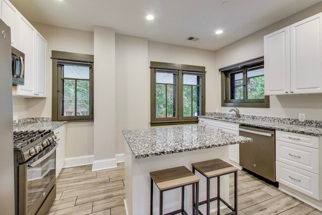 Building Photo - 1601 W Touhy Ave