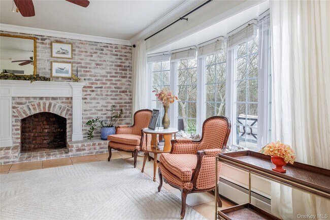 Building Photo - 44 Frazer Dr