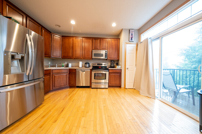 Building Photo - 439 2nd St NE