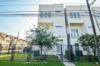 Building Photo - 2103 Engelmohr St