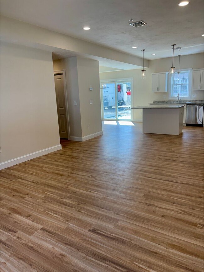 Building Photo - Brand New Townhouse-Style Living with Modern Finishes