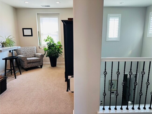Building Photo - $2,395 Tesoro Viejo, Gorgeous 2 Bed + Offi...