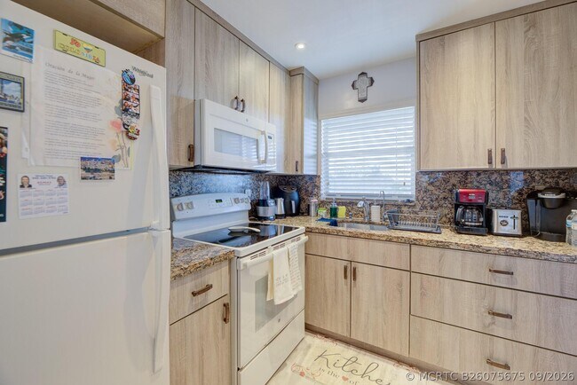 Building Photo - 6850 Royal Palm Blvd