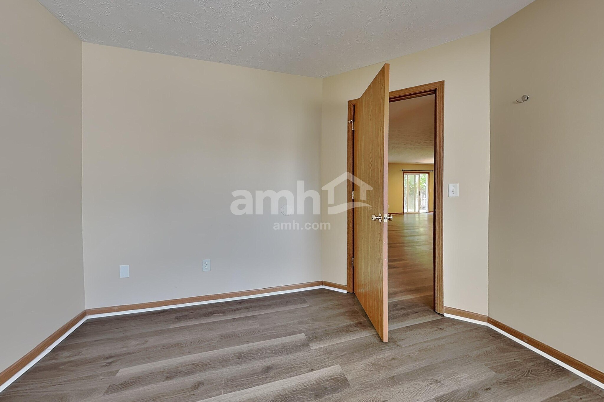 Building Photo - 1344 Crescent Ct