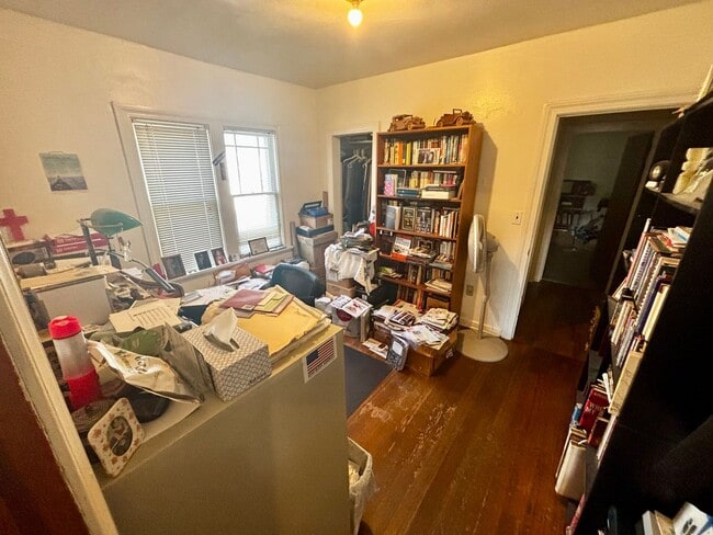 Building Photo - 404 S Van Buren St