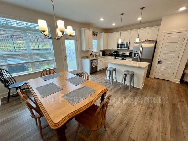 Building Photo - 16 Camden Wds Trl