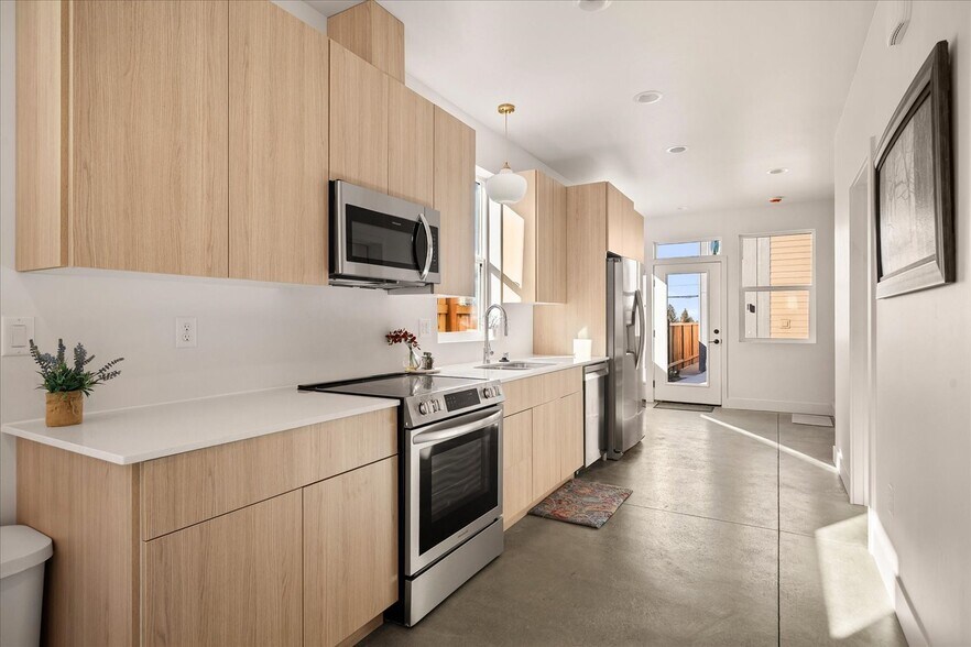 Building Photo - 3201 E 30th Ave