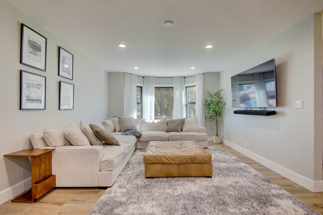 Building Photo - Gorgeous, updated home, turn-key and ready...