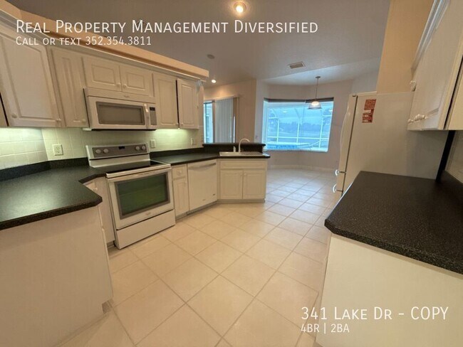 Building Photo - 341 Lake Dr