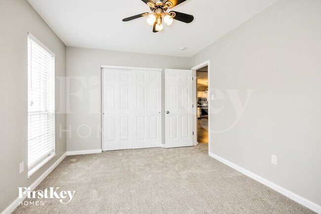 Building Photo - 16609 Green Pines Dr