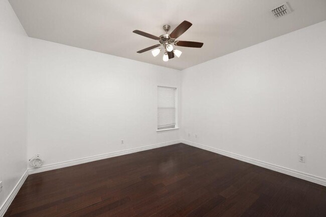 Building Photo - 3003 S I Lane