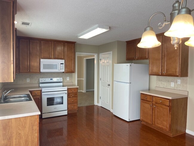 Building Photo - Four oversized bedrooms, Grayson High School